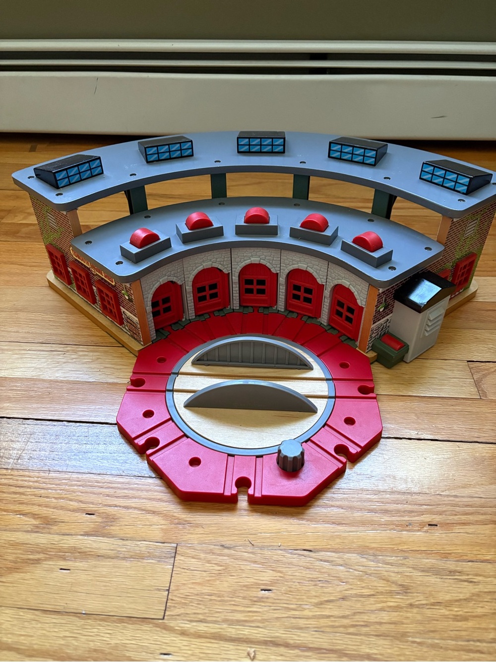 Mattel Thomas and friends Red and Gray Train Roundhouse Playset